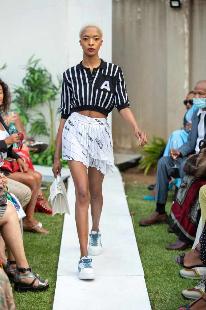 WOMEN'S STRIPED BLACK GOLFER